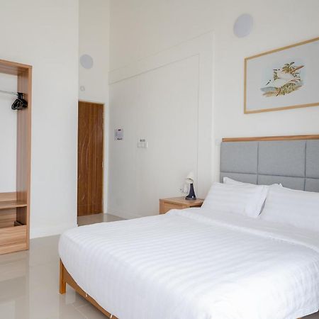 True South Otel Addu City Dış mekan fotoğraf